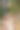 一位亚洲女性在公园里通过音乐与大自然亲密接触。美丽的女人享受简单的生活图片下载