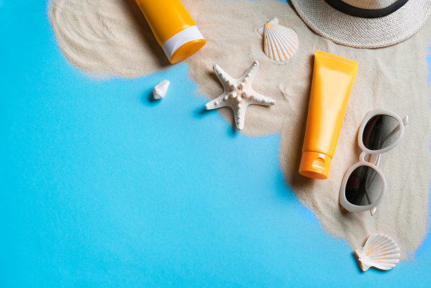 夏季构图用防晒霜，海星和太阳镜图片下载