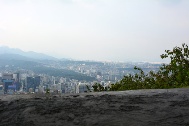 韩国首尔的城市景观。首尔是韩国的首都和最大城市。图片下载