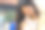 一名亚洲女子在宠物友好型购物中心的咖啡馆里和她的吉娃娃狗玩耍。图片下载