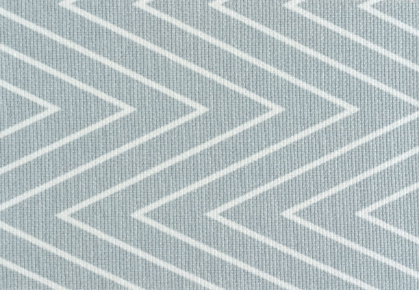 灰色织物背景上的白色对角图案图片下载