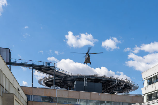 一个孩子在医院里图片下载