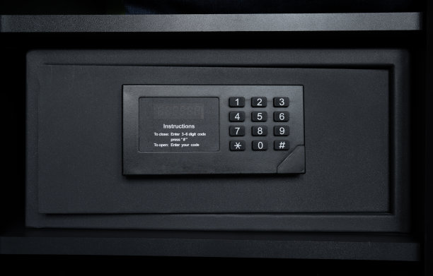 黑色钢制保险箱，配有电子安全锁。图片下载