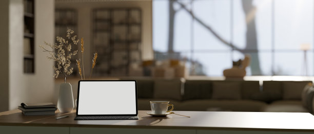 工作空间与便携式平板电脑模型模糊明亮的房间背景。图片下载