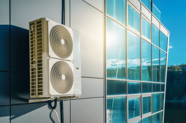 现代节能建筑的金属壁挂式空调系统图片下载