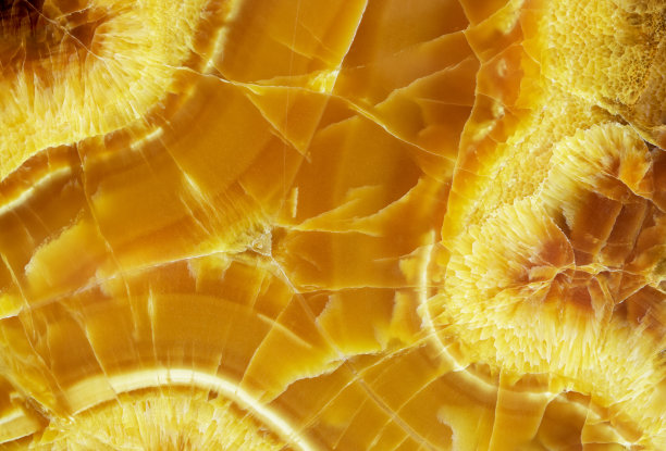 美丽的装饰石材，天然的黄色条纹抽象图案图片下载