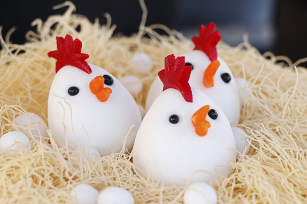 杏仁蛋白软糖小鸡蛋糕甜点，复活节特色图片下载