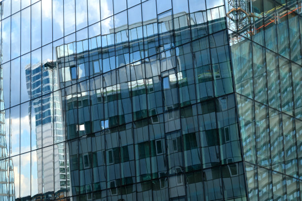 反映现代商业办公大楼图片下载