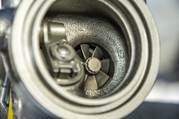 新型涡轮增压汽车发动机。涡轮:用于汽车发动机的涡轮图片下载