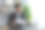 现代职业商人在现代办公桌旁。狂热的图片下载