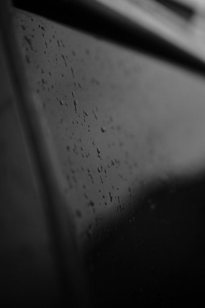 黑色简单的雨是漂亮的手机壁纸图片下载