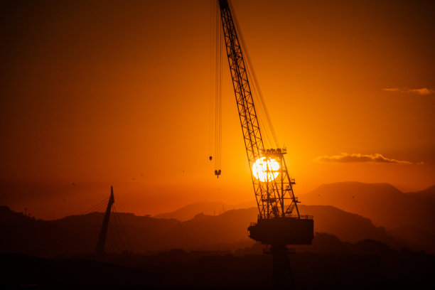 从巴西里约热内卢的港口地区看到的日落。图片下载