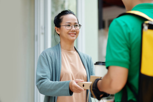 接受外卖的自由职业者图片下载