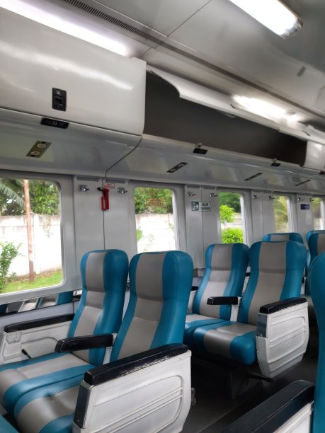 火车车厢的座位图片下载