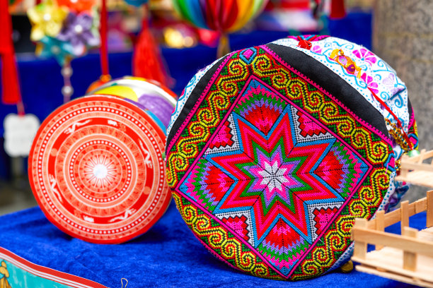 铜鼓是中国少数民族广西壮族的一种特色乐器，有铜鼓的图案图片下载