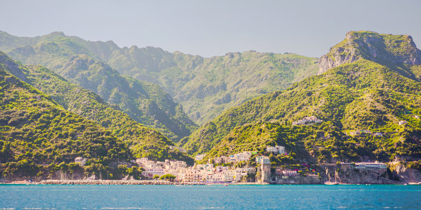 阿玛海岸。萨勒诺。意大利。意大利文化。第勒尼安海。夏天图片下载