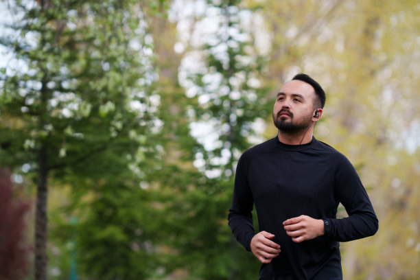 在大自然中奔跑图片下载