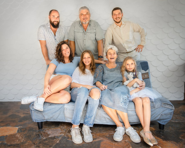 一个幸福的大家庭图片下载