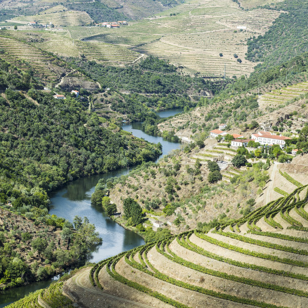 欣赏葡萄牙的自然风光图片下载