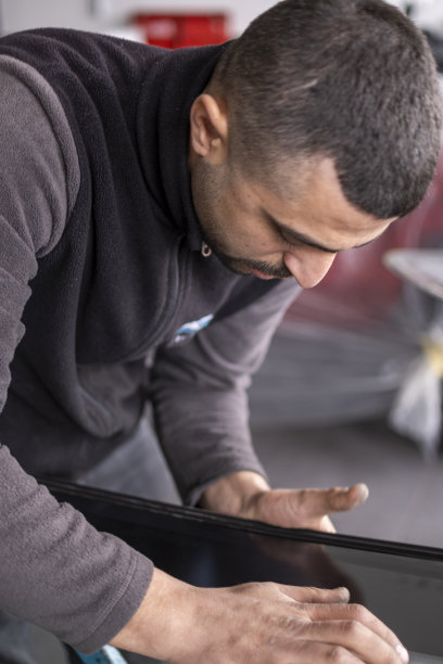 汽车玻璃修理和挡风玻璃更换图片下载