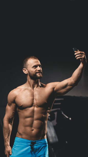 健美运动员自拍图片下载