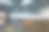 一个现代办公室的照片，在那里编程，数字营销和网页设计项目完成。办公室配有现代家具和玻璃办公室图片下载