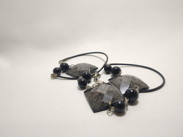 项链黑色水晶石珠图片下载