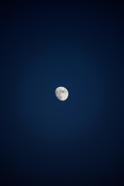 夜空中的月亮图片下载