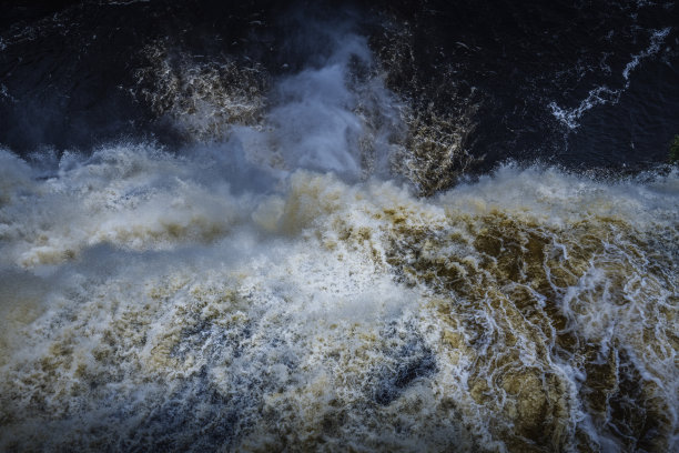 俯瞰加拿大的蒙莫朗西瀑布图片下载