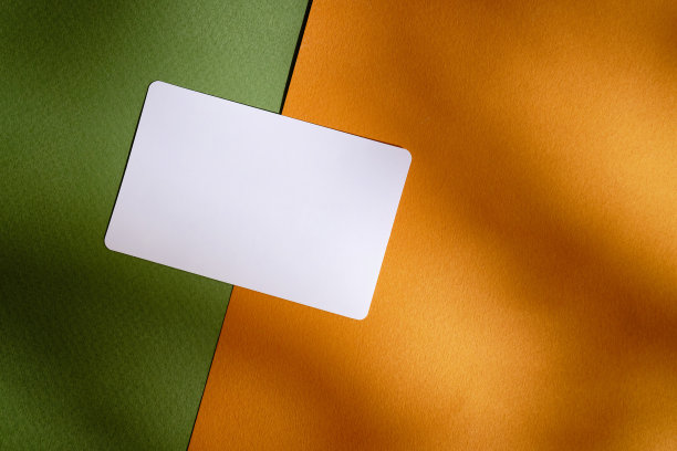 空白的名片，彩色背景的明信片。放置文字和信息的地方。模型图片下载