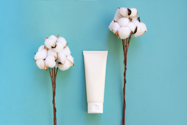 单管化妆霜与棉花提取物作为柔软，细腻和超过敏性化妆品图片下载