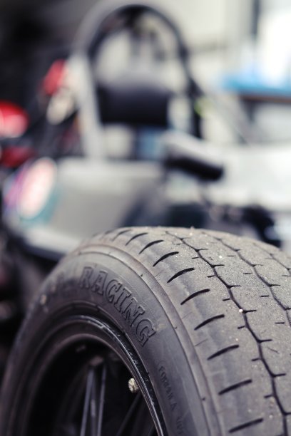 赛车轮胎图片下载