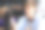 白人两个十几岁的学生在学校一起在教室里学习机械臂，男孩和女孩用控制器学习机器人AI与老师的认知、教育和发展理念。图片下载