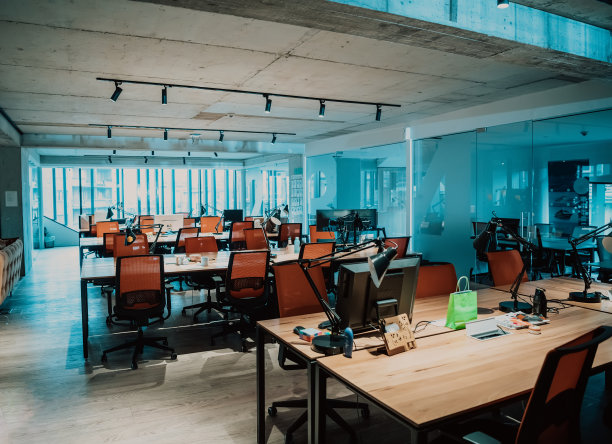 没有人的现代开放式办公室内部图片下载