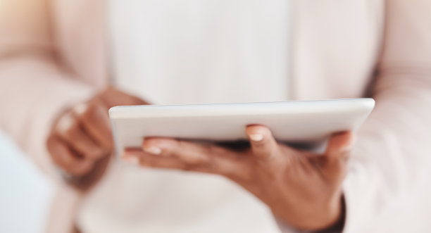 社交媒体、网络和数字营销方面的搜索、平板电脑和沟通。电子邮件，网络和技术与员工和在线新闻网站，规划和联系图片下载