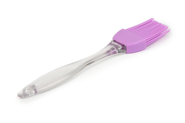 粉色烹饪刷，厨房用具。孤立在白色背景上。侧视图。高分辨率照片。图片下载
