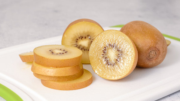 切片甜有机金猕猴桃特写图片下载