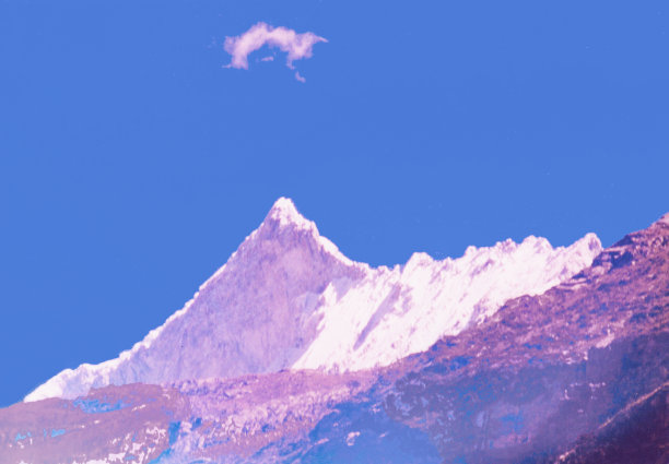 秘鲁阿尔帕马约山公园图片下载