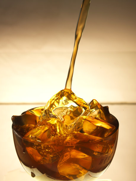 冰黑咖啡，冰茶，冰块图片下载