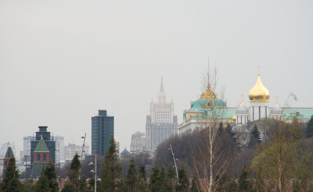 莫斯科，俄罗斯联邦，2023年4月18日，这座城市的标志性建筑正在地平线上图片下载