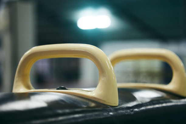 体操运动员平衡木，运动和手柄缩放没有人在运动，训练和健身馆。平衡板，体操器材和运动表演站在一个孤立的健康和健身俱乐部图片下载