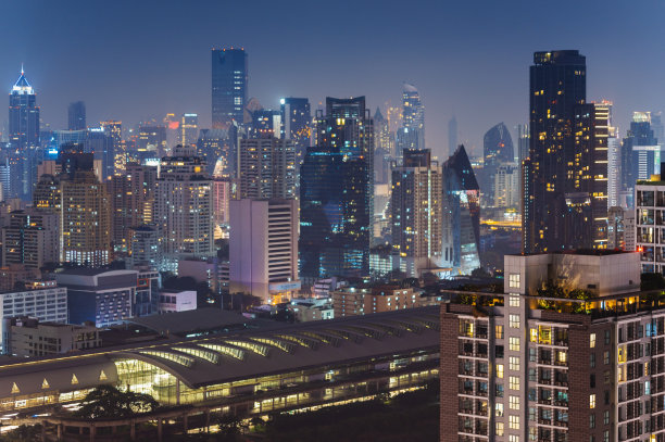 绿色区域Makkasan和petchaburi公路通往泰国首都曼谷的phayathai图片下载