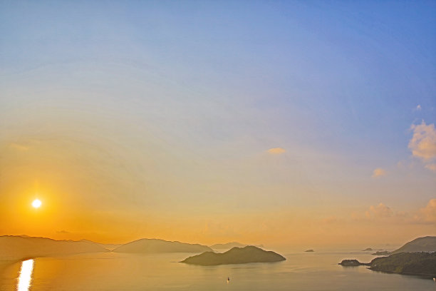2013年6月30日，香港海尾的日出图片下载