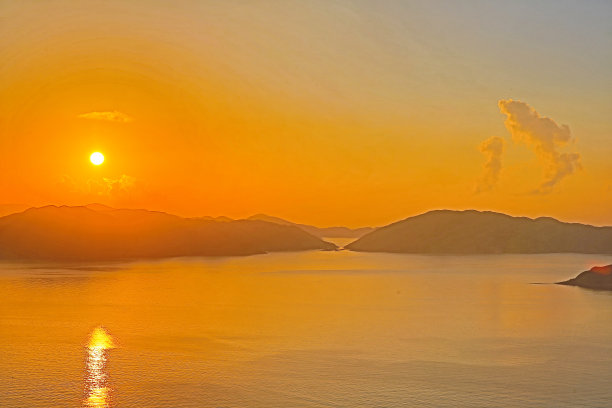 2013年6月30日，香港海尾的日出图片下载