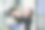 一位年轻迷人的亚洲千禧一代女商人在办公室休息时伸展双臂。图片下载
