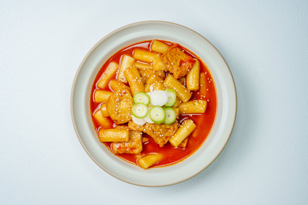 炒年糕:用辣辣酱和蔬菜、鱼糕一起炒成的年糕条或薄年糕条。图片下载