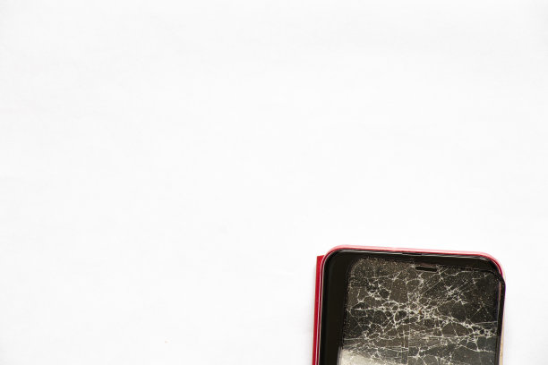 触摸手机与破碎的钢化玻璃隔背景，更换玻璃图片下载