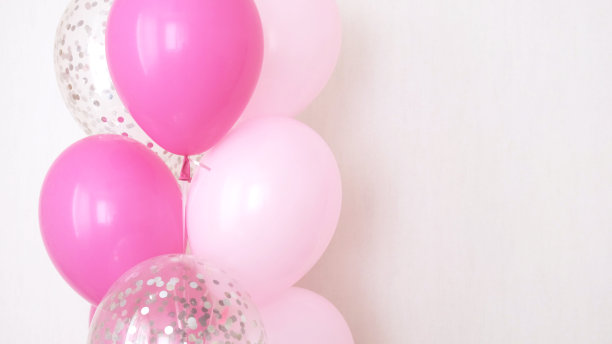 一束带有银色五彩纸屑的粉色透明气球，文字的复制空间，少女派对的柔和柔和的色彩图片下载