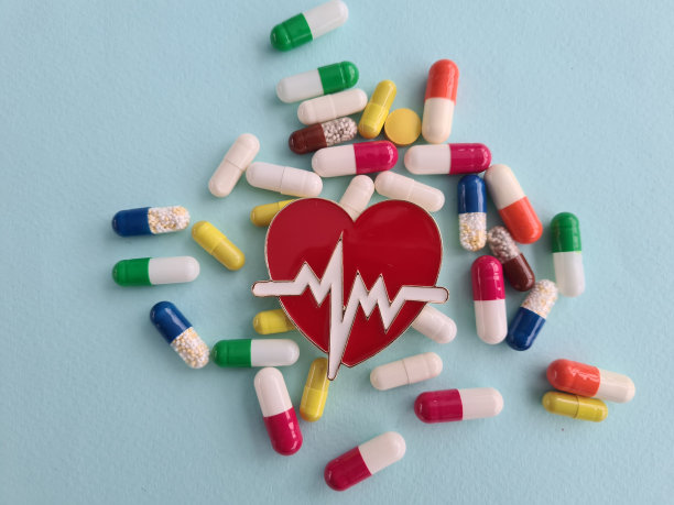 用于治疗心脏病的各种药物片剂、丸剂和胶囊图片下载