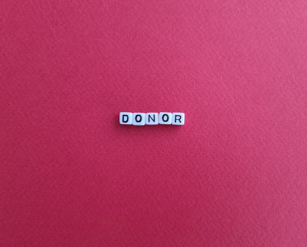 红色背景的医学概念文本供体图片下载